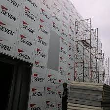 Panel ACP Seven yang baru terpasang di dinding gedung