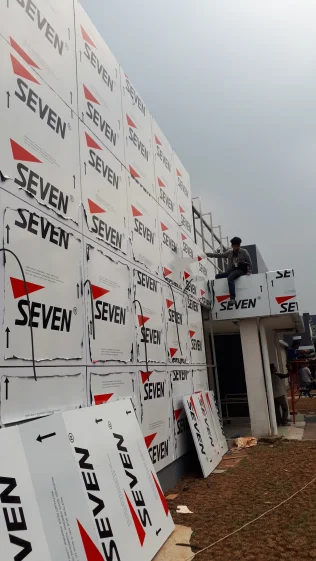 Pemasangan panel ACP Seven pada bidang vertikal
