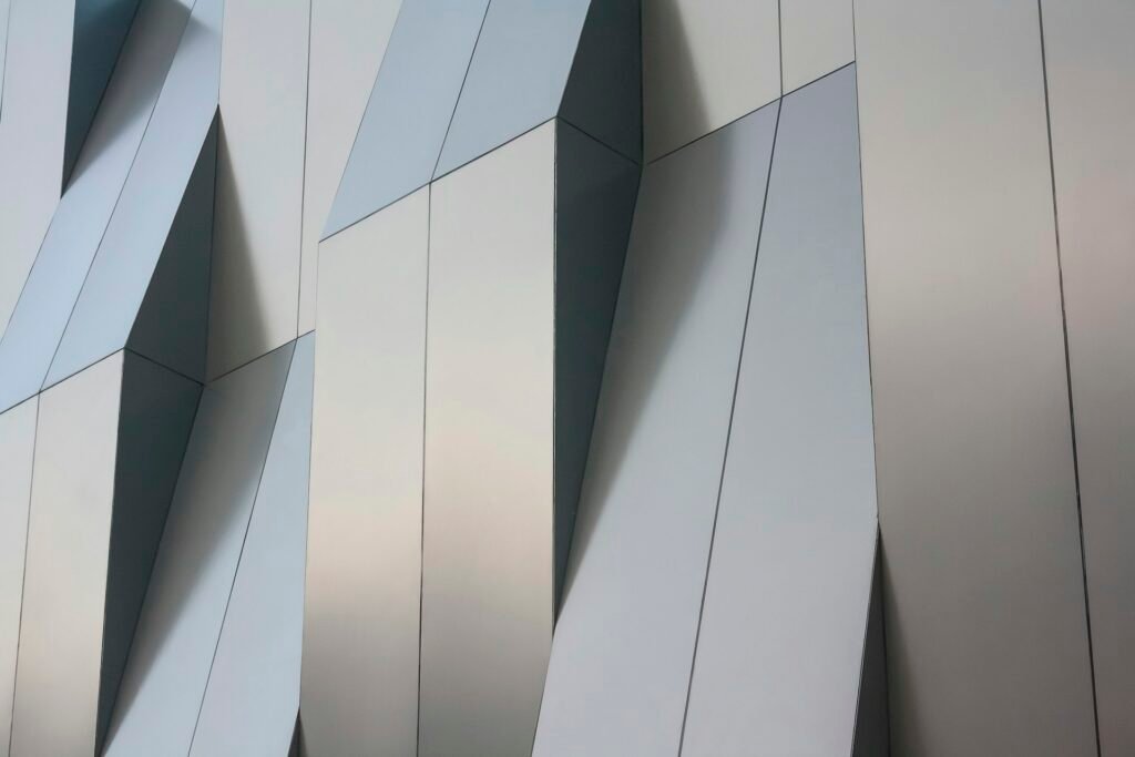 Fasad panel aluminium warna silver